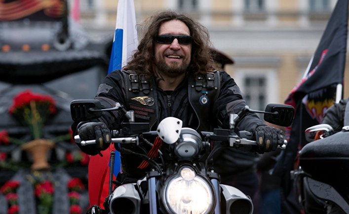 Президент Всероссийского мотоклуба "Ночные волки" Александр Залдостанов ("Хирург") на открытии мотосезона 2015 в Санкт-Петербурге