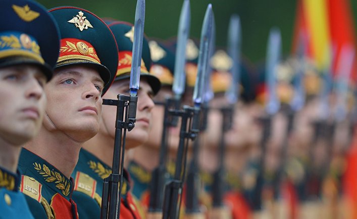 Военнослужащие на открытии Международного военно-технического форума «Армия-2015»