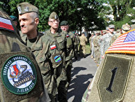 Солдаты польской армии и армии США на церемонии открытия военных учений «Анаконда-16» Солдаты польской армии и армии США на церемонии открытия военных учений «Анаконда-16»