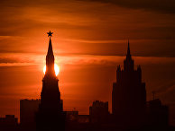 Вид на одну из башен Кремля в Москве Вид на одну из башен Кремля в Москве