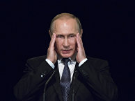 Президент России Владимир Путин во время визита в немецкую школу Президент России Владимир Путин во время визита в немецкую школу