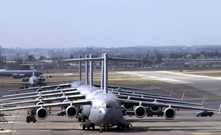Военно-транспортные самолеты С-17 Globemaster III на авиабазе Инджирлик в Турции