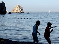 Черное море и скалы в акватории Гурзуфа Черное море и скалы в акватории Гурзуфа