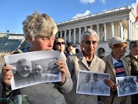 Участники акции памяти журналиста Павла Шеремета в Киеве Участники акции памяти журналиста Павла Шеремета в Киеве
