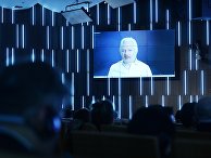 Журналист, основатель WikiLeaks Джулиан Ассанж (Австралия) выступает по видеосвязи на третьей сессии «Конец монополии: век открытой информации» Журналист, основатель WikiLeaks Джулиан Ассанж (Австралия) выступает по видеосвязи на третьей сессии «Конец монополии: век открытой информации»