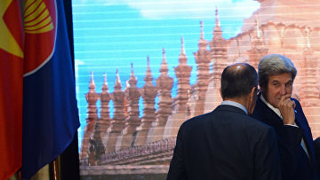 Министр иностранных дел РФ Сергей Лавров и госсекретарь США Джон Керри в Лаосе
