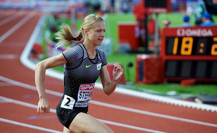 Юлия Степанова во время забега на дистанции 800м среди женщин на чемпионате Европы по легкой атлетике