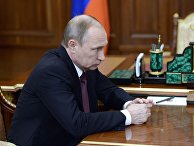 Президент России Владимир Путин во время встречи с губернатором Рязанской области Олегом Ковалёвым в Кремле. 1 августа 2016