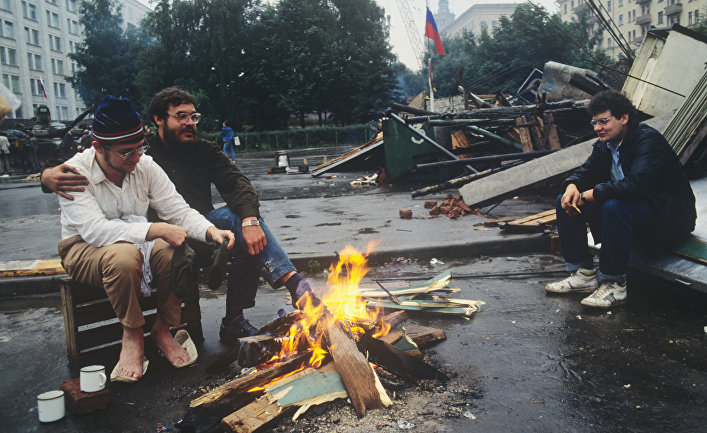 Защитники Белого дома в дни августовского путча 1991 года