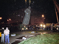 Демонтаж памятника Ф.Э.Дзержинскому в Москве Демонтаж памятника Ф.Э.Дзержинскому в Москве