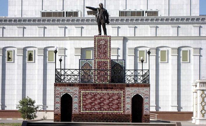 Памятник Ленину в Ашхабаде