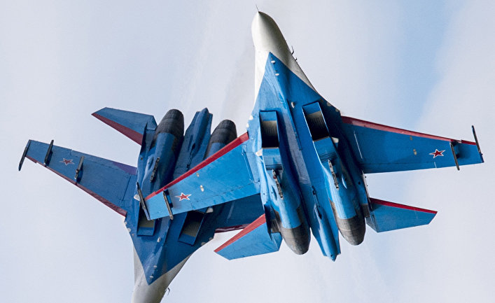 Многоцелевые истребители Су-27 пилотажной группы «Русские Витязи»