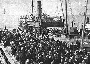 Теплоход «Суоми» в порту Палдиски. Перевозка ингерманладцев из концлагеря Клоога в Финляндию Теплоход «Суоми» в порту Палдиски. Перевозка ингерманладцев из концлагеря Клоога в Финляндию