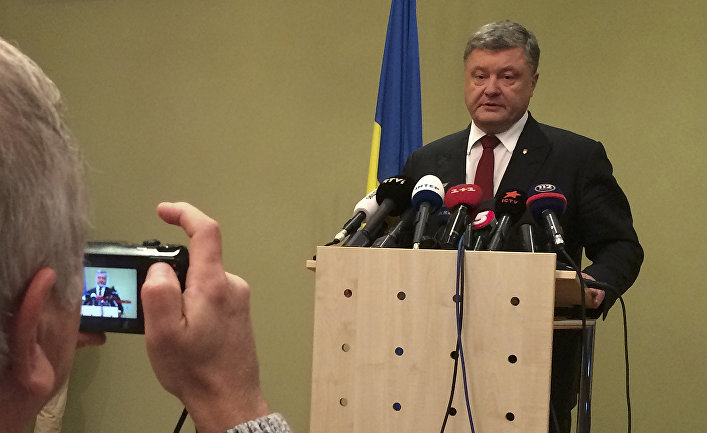 Президент Украины Петр Порошенко на пресс-конференции по итогам переговоров в Берлине