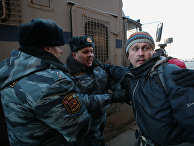Активист группы «Война» Олег Воротников Активист группы «Война» Олег Воротников