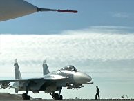 Истребитель Су-33 перед взлетом с палубы крейсера «Адмирал Кузнецов» у берегов Сирии Истребитель Су-33 перед взлетом с палубы крейсера «Адмирал Кузнецов» у берегов Сирии