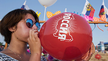 Посетители фестиваля «Золотая балка» в Крыму