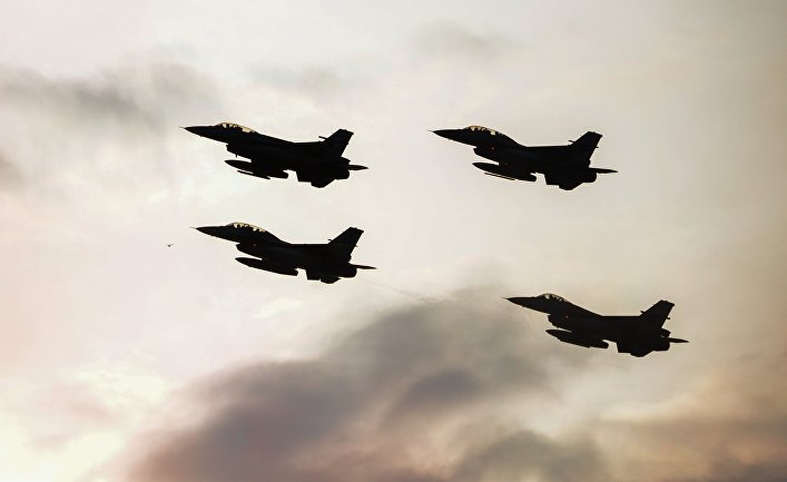 Истребители F16 турецких и польских военно-воздушных сил