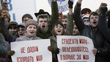 Антивоенное шествие молодежи и студентов Москвы