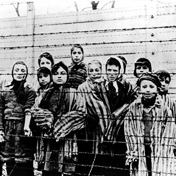 Дети-заключенные Освенцима после освобождения концлагеря Дети-заключенные Освенцима после освобождения концлагеря