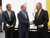 Президент России Владимир Путин и председатель совета директоров компании «ЭксонМобил» Рекс Уейн Тиллерсон Президент России Владимир Путин и председатель совета директоров компании «ЭксонМобил» Рекс Уейн Тиллерсон