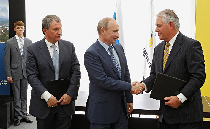 Президент России Владимир Путин и председатель совета директоров компании «ЭксонМобил» Рекс Уейн Тиллерсон
