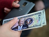 Сувенирные банкноты с изображением 45-го президента США Дональда Трампа Сувенирные банкноты с изображением 45-го президента США Дональда Трампа