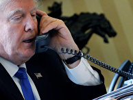 Президент США Дональд Трамп во время телефонного разговора с президентом России Владимиром Путиным, 28 января 2017