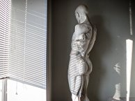 Манекен в классе для занятий по рисунку Манекен в классе для занятий по рисунку