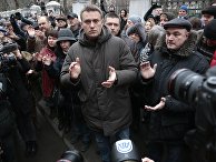 Политик Алексей Навальный у здания Замоскворецкого суда Москвы