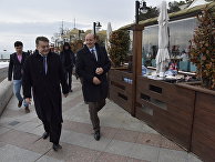 Депутат парламента Сербии Милован Боич (слева) во время посещения Крыма. 20 марта 2017