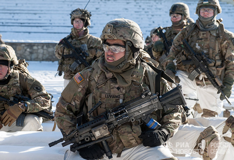 Американские военнослужащие на демонстрации военной техники и вооружения НАТО в Латвии