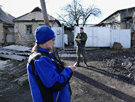 Замглавы миссии ОБСЕ на Украине А. Хуг посетил поселок Зайцево в Донецкой области Замглавы миссии ОБСЕ на Украине А. Хуг посетил поселок Зайцево в Донецкой области