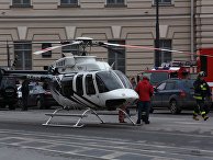 Вертолет у станции метро "Технологический институт" в Санкт-Петербурге Вертолет у станции метро "Технологический институт" в Санкт-Петербурге