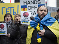 Акция протеста против действий России на Украине на Таймс-сквер, Нью-Йорк Акция протеста против действий России на Украине на Таймс-сквер, Нью-Йорк