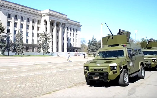 В Одессу стянули бронетехнику В Одессу стянули бронетехнику
