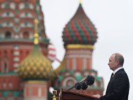 Президент РФ В.Путин и премьер-министр РФ Д.Медведев на военном параде в честь 72-й годовщины Победы в ВОВ Президент РФ В.Путин и премьер-министр РФ Д.Медведев на военном параде в честь 72-й годовщины Победы в ВОВ