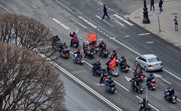 «Ночные волки» освятили мотоциклы возле Исаакиевского собора в Санкт-Петербурге