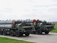 Зенитные ракетные системы С-400 во время тренировки Парада Победы на военном аэродроме в Ростове-на-Дону Зенитные ракетные системы С-400 во время тренировки Парада Победы на военном аэродроме в Ростове-на-Дону