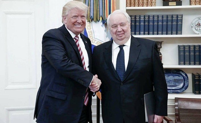 Посол Сергей Кисляк и президент США Дональд Трамп. 10 мая 2017