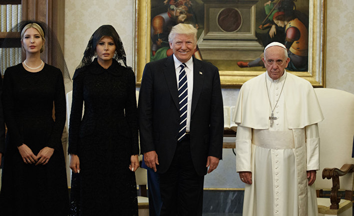 Иванка Трамп, Мелания Трамп, президент США Дональд Трамп и папа римский Франциск