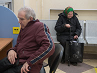 Посетители в отделении Пенсионного фонда РФ