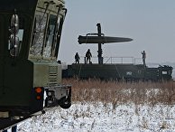 Загрузка ракеты на самоходную пусковую установку ракетного комплекса «Искандер-М» Загрузка ракеты на самоходную пусковую установку ракетного комплекса «Искандер-М»