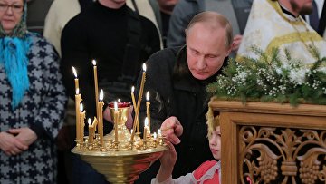 Президент РФ Владимир Путин во время Рождественского богослужения