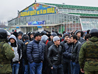 Полиция проверяет московский рынок "Садовод" Полиция проверяет московский рынок "Садовод"