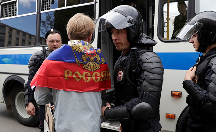 Полиция задержала участника несанкционированного протеста в Москве