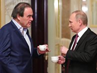 Президент РФ Владимир Путин и американский кинорежиссер Оливер Стоун во время интервью