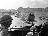 Израильские военные переходят через Синай во время шестидневной войны. 1967 Израильские военные переходят через Синай во время шестидневной войны. 1967
