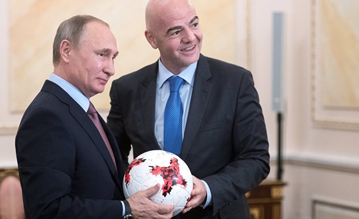 Президент РФ Владимир Путин и президент ФИФА Джанни Инфантино во время встречи в Кремле. 25 ноября 2016