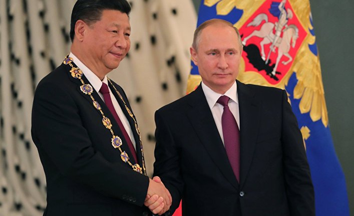 Президент РФ Владимир Путин и председатель Китайской Народной Республики Си Цзиньпин во время встречи. 4 июля 2017